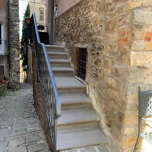 appartamento-centro-storico-castagneto-carducci.it-tuscanyhotel.com/
