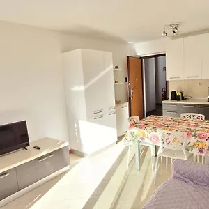 cozy-apartment-with-garden.it-lombardy.com/